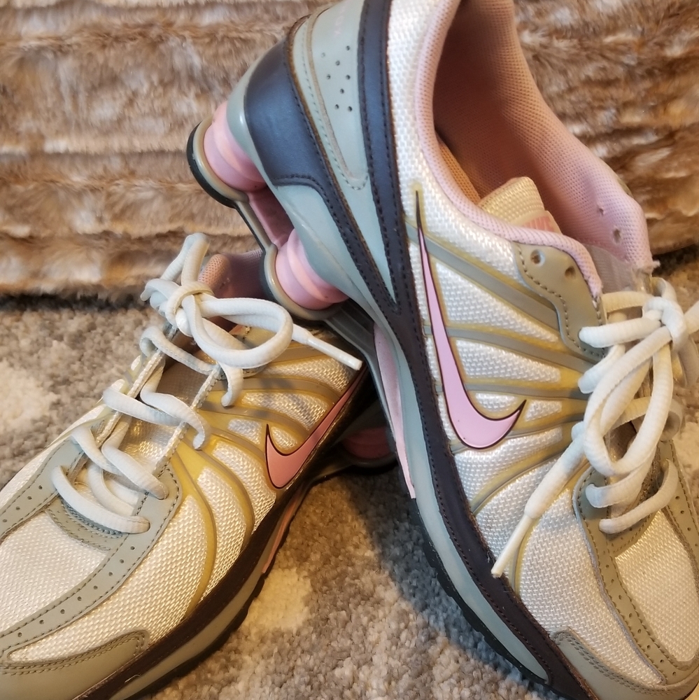 Big kids size 5.5Y Nike Turbo VII Shox
